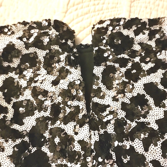 GUESS DALMATION MINI SKIRT IN BLACK & WHITE SEQUINS - Picture 8 of 8